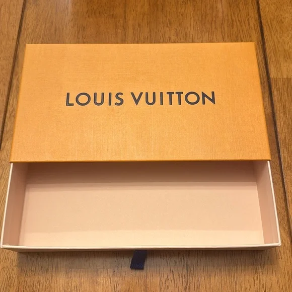Louis Vuitton Box - Accessory Size - Picture 5 of 6